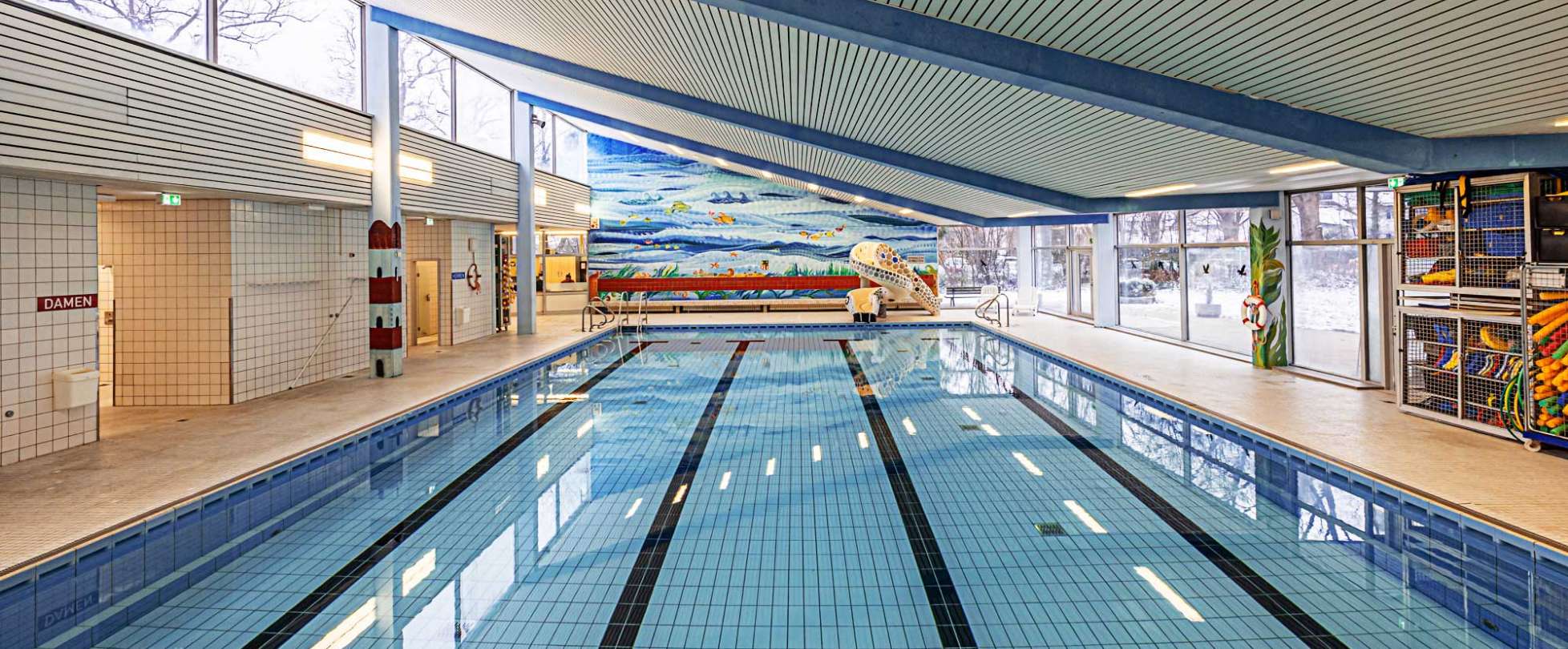 RegioBaeder Hallenbad Lehen Buehne